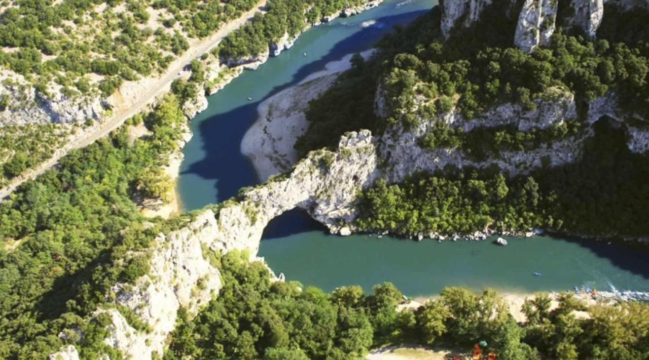 SOUS LE TILLEUL à RUOMS Esterno foto